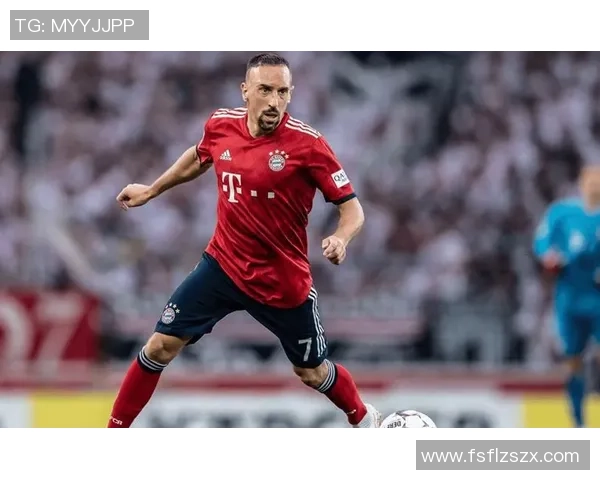 足球球星刻苦训练展现拼搏精神激励年轻人奋勇追逐梦想